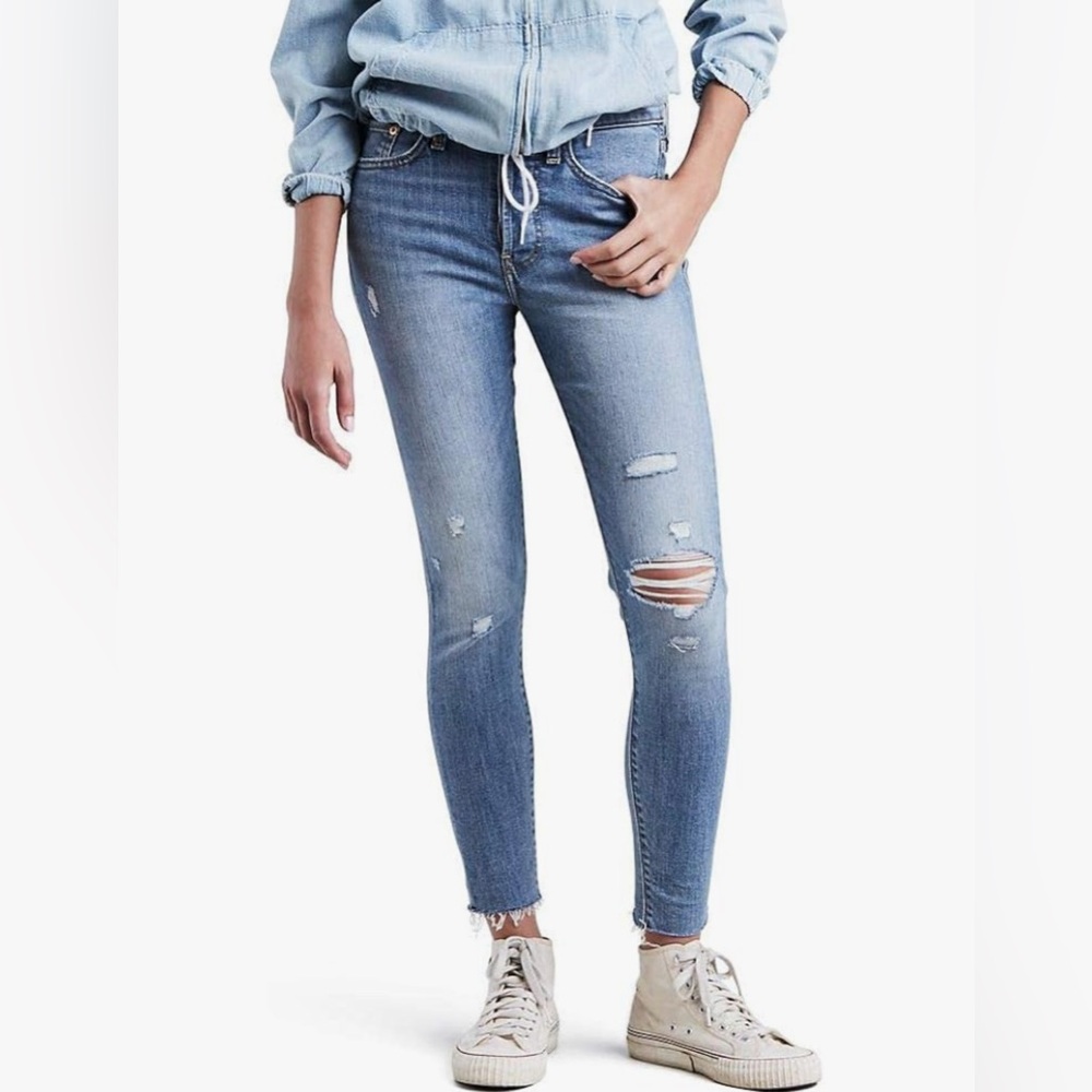 Women's Levi Wedgie Jeans